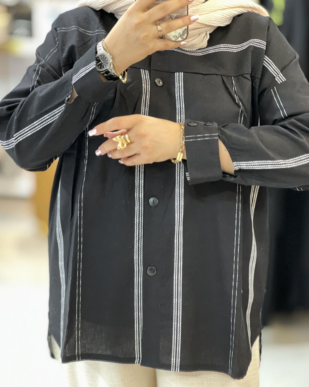 مانتو مشکی با شلوار سیاه و سفید